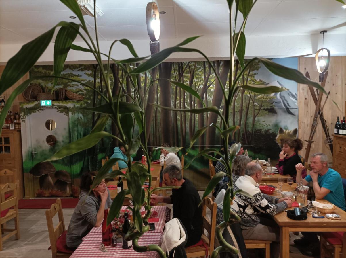 Le Sapin Rouge - Restaurant - Bar - D'hotes Gasthuis