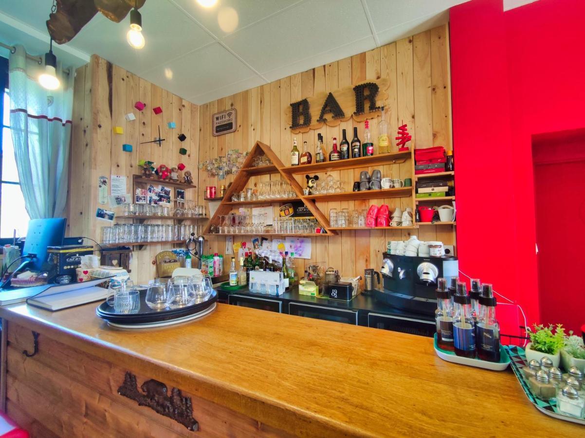 Le Sapin Rouge - Restaurant - Bar - D'hotes *