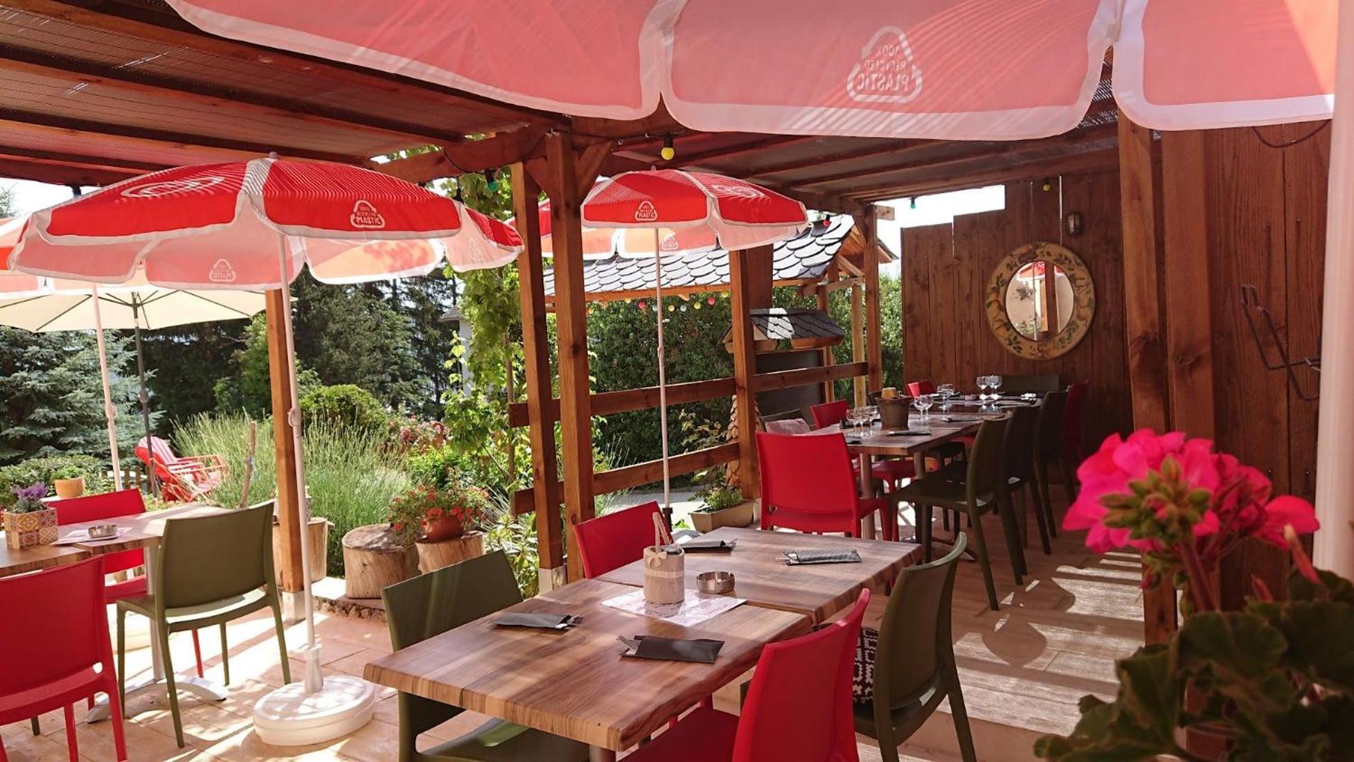 Le Sapin Rouge - Restaurant - Bar - D'hotes Artigues (Aude)