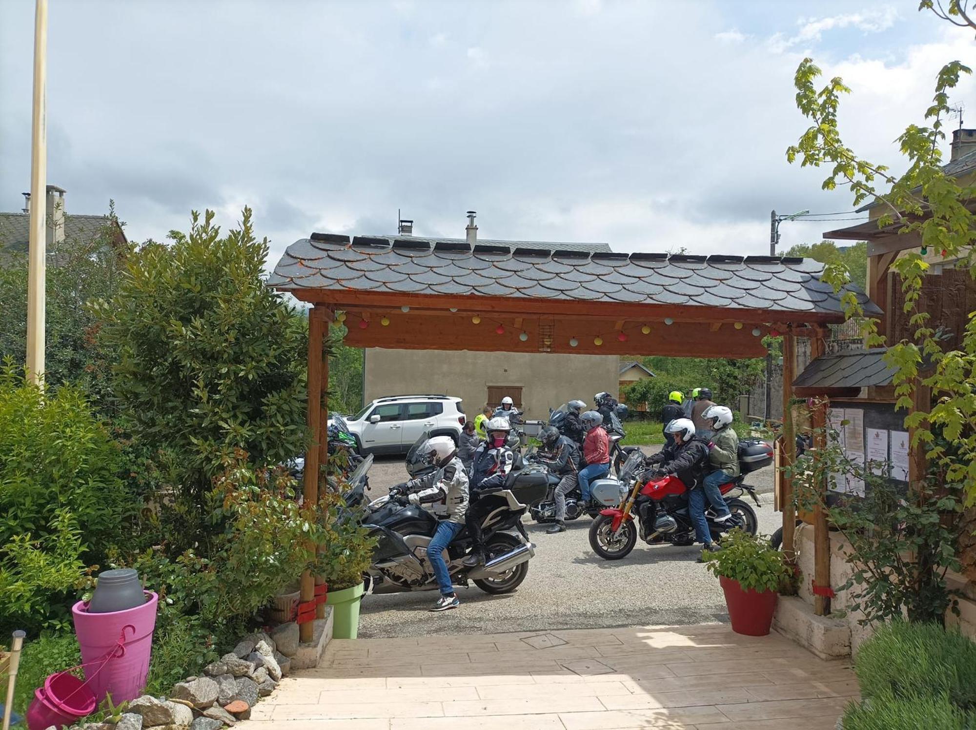 Le Sapin Rouge - Restaurant - Bar - D'hotes