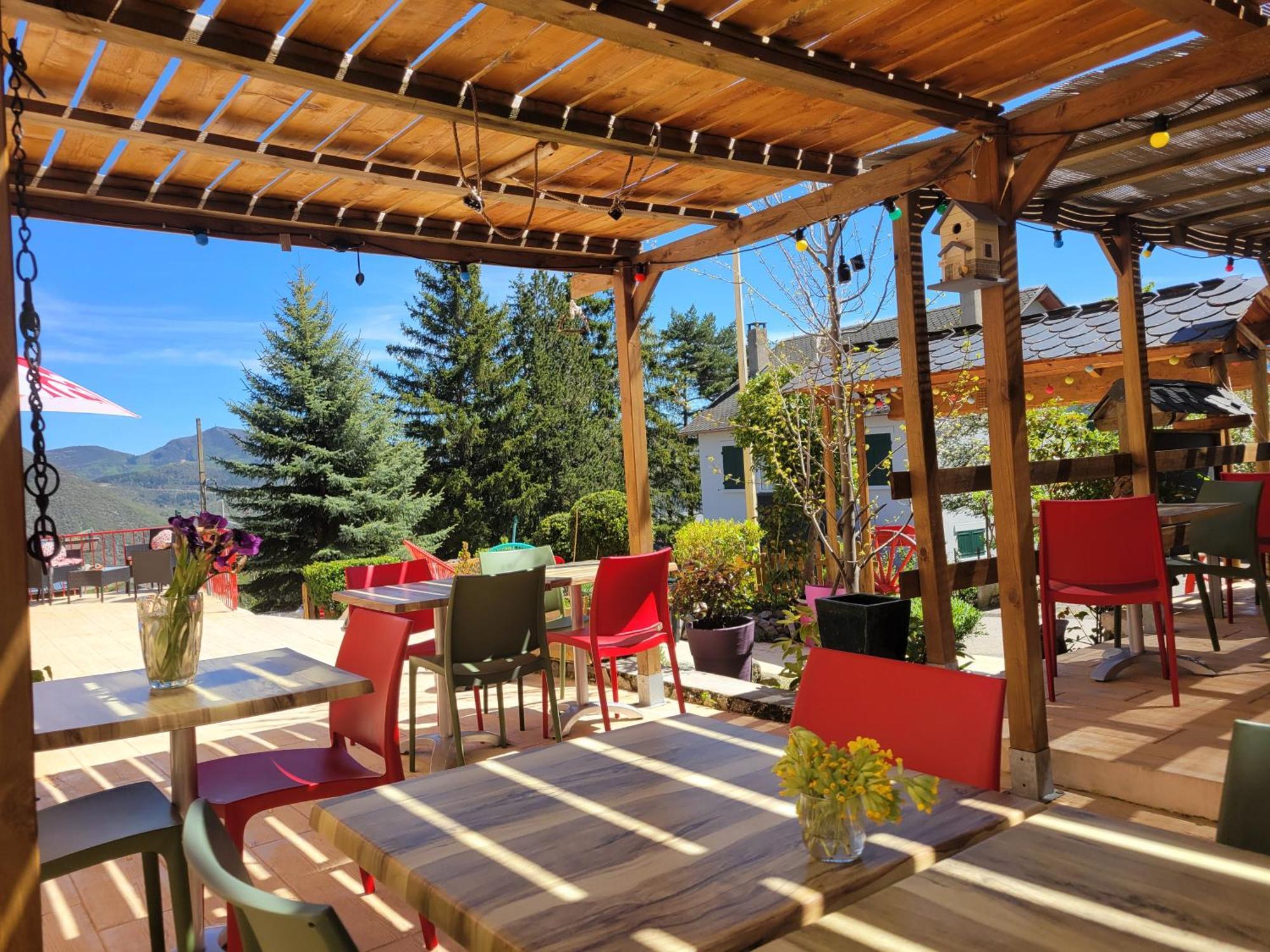 Le Sapin Rouge - Restaurant - Bar - D'hotes Gasthof *